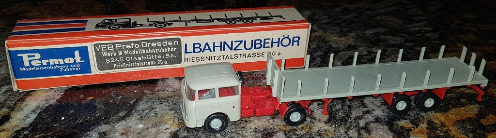 Упаковка (коробка)моделей Шкода 706,трактор Шкода с прицепной платформой (сортиментовоз) от фабрики Permot, артикул 14313